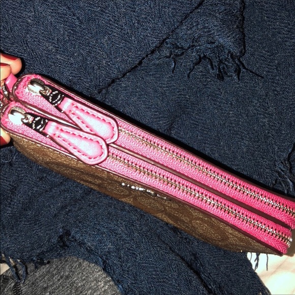Lovely Coach Wristlet - Picture 2 of 3